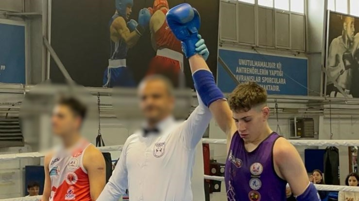 10-B Bilişim Sınıfı Öğrencisi Burhan MUMCU Muay-Thai (dövüş sporu) Branşında Ankara İl 1.si 